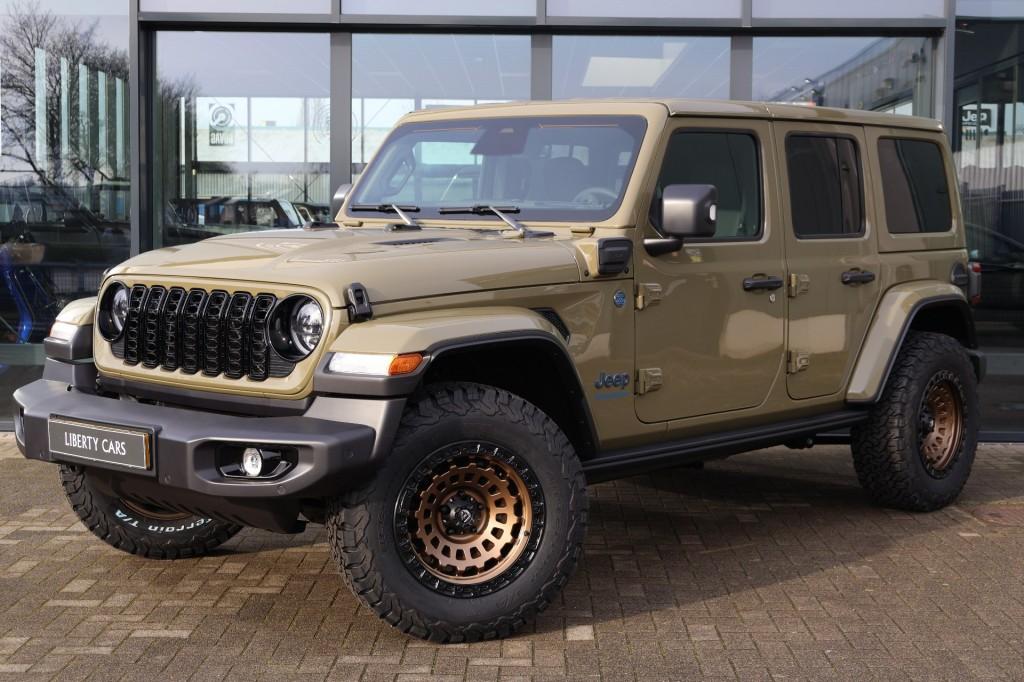 Jeep WRANGLER 4XE 380 SAHARA / Olive Drab / NIEUW MODEL 2026, Auto's, Jeep, Automaat, Parkeercamera, 1995 cc, Huisgarantie