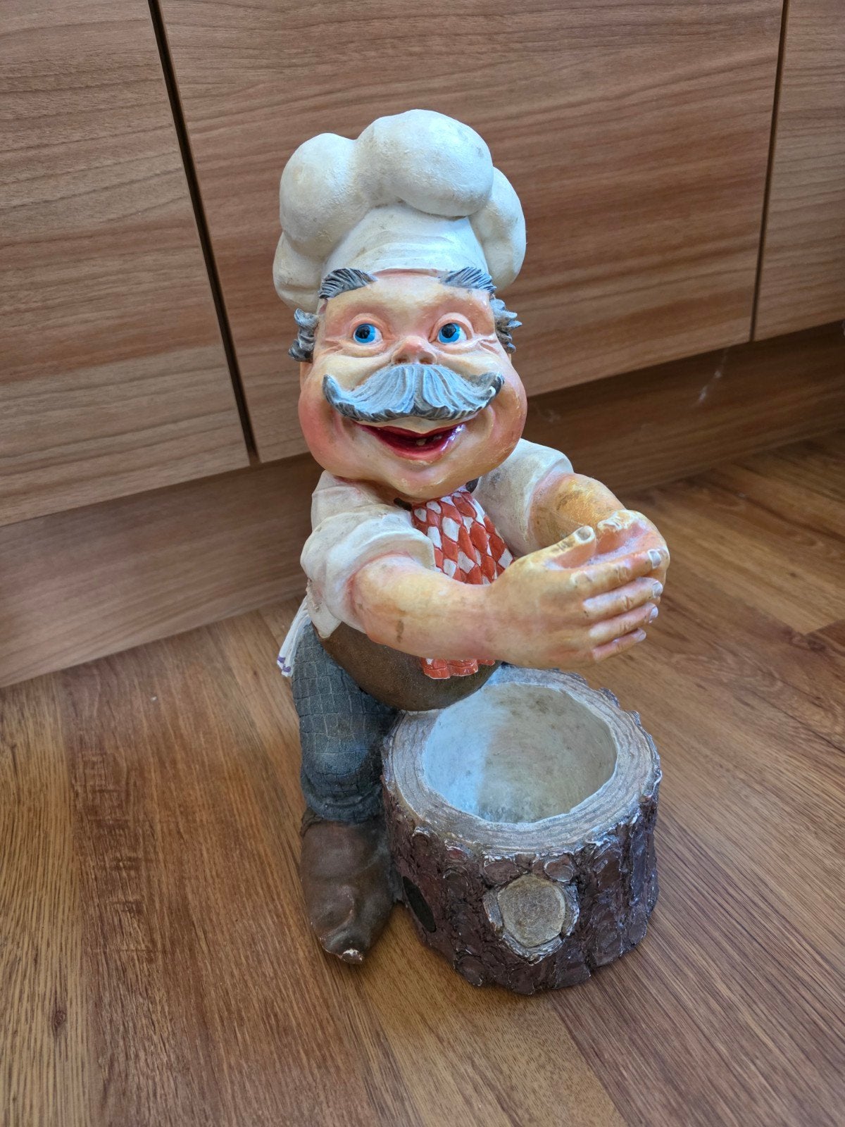 Laaf kok beeld met houder voor pen of plantje, Gebruikt, Meerkleurig, Overige materialen, Overige stijlen