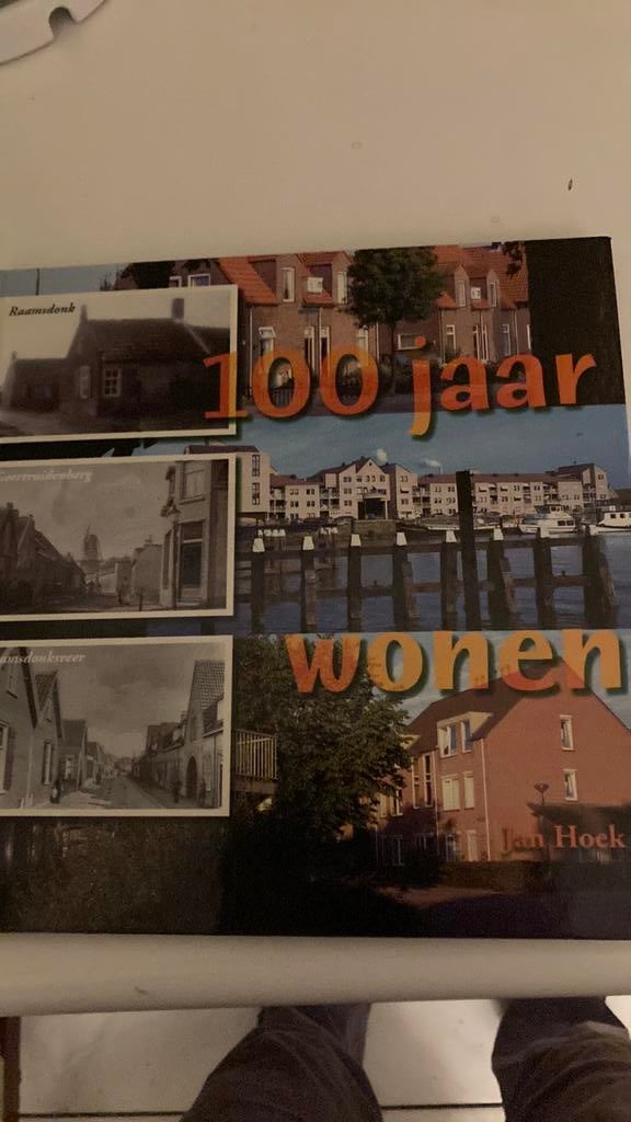 100 Jaar Wonen in Geertruidenberg,Raamsdonk,Raamsdonkveer, Ophalen of Verzenden, Zo goed als nieuw