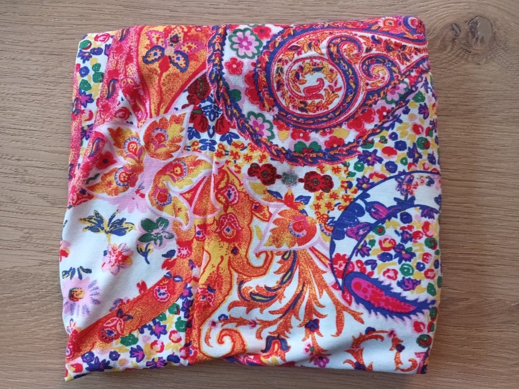 Elastische lap stof ong 140 x 55 cm kleurrijk druk patroon, Hobby en Vrije tijd, Ophalen of Verzenden, Zo goed als nieuw, 30 tot 200 cm