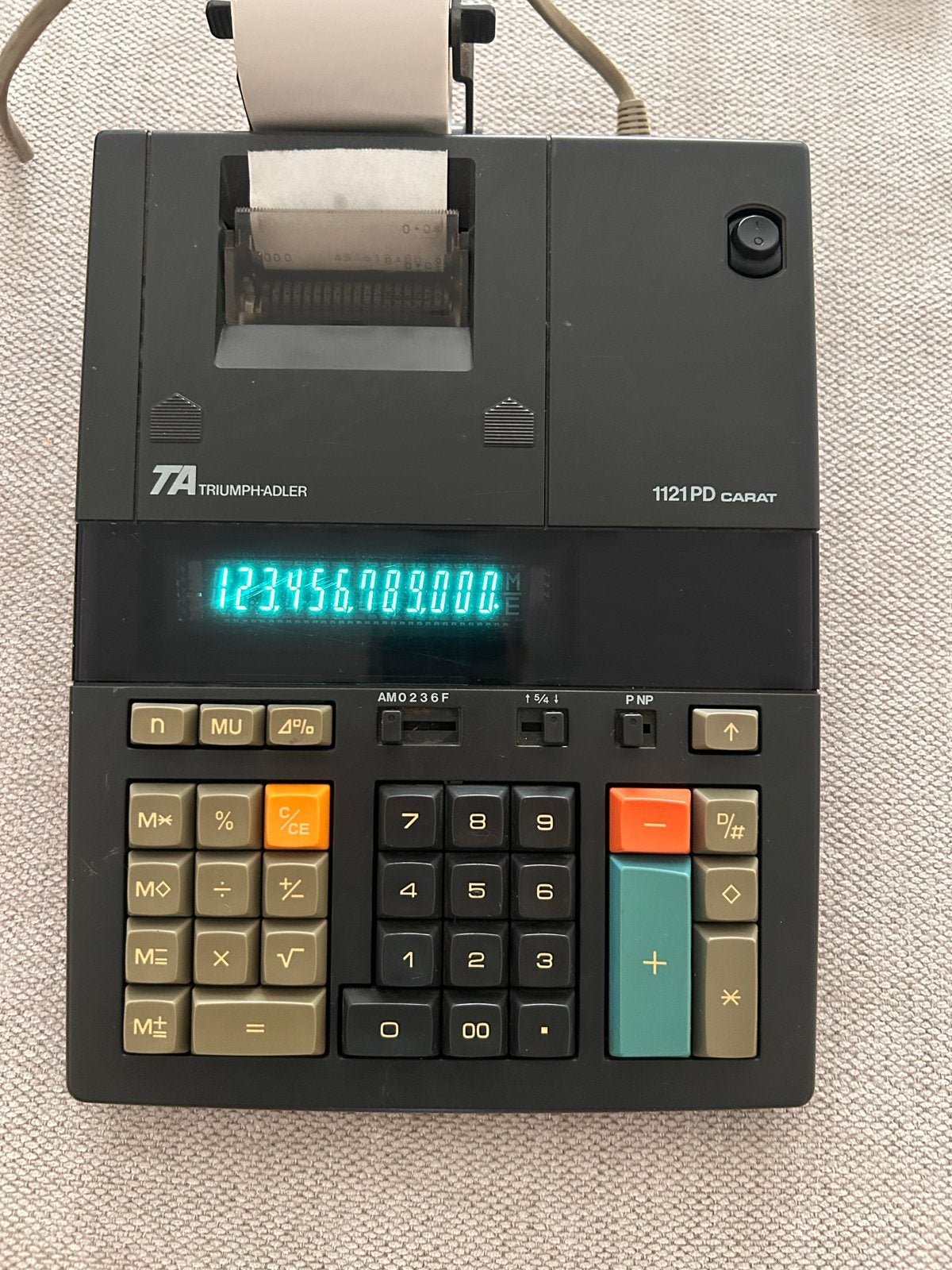 Vintage Triumph-Adler 1121 PD Carat, Diversen, Rekenmachines, Ophalen of Verzenden, Gebruikt