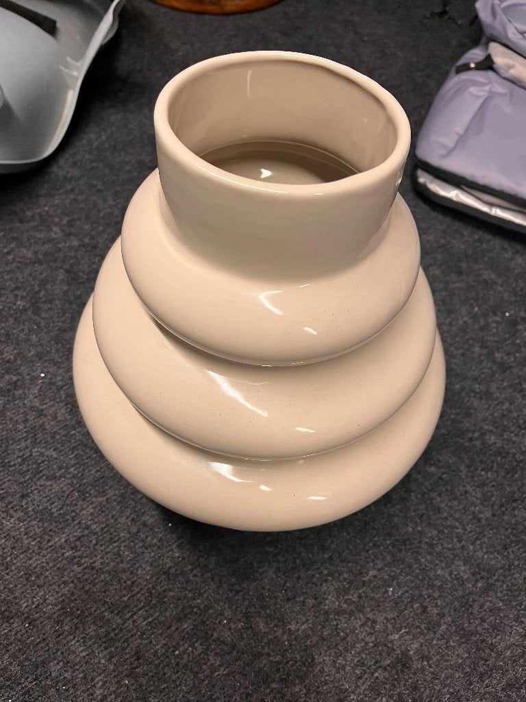 Vaas Leen Bakker, Huis en Inrichting, Ophalen, Zo goed als nieuw, Beige, Steen/keramiek