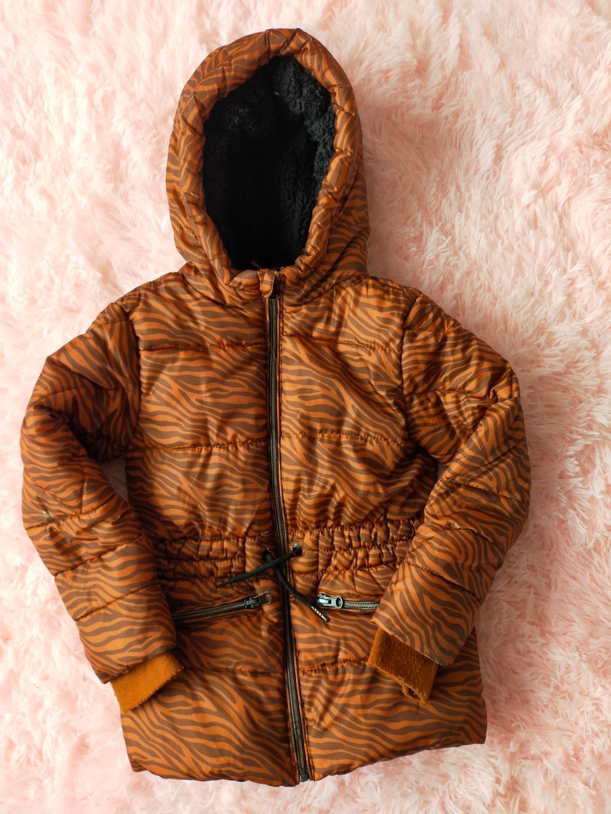 Izgs! Heerlijke warme winterjas van C&A. Mt 122/128, Gebruikt, C&A, Meisje, Ophalen of Verzenden
