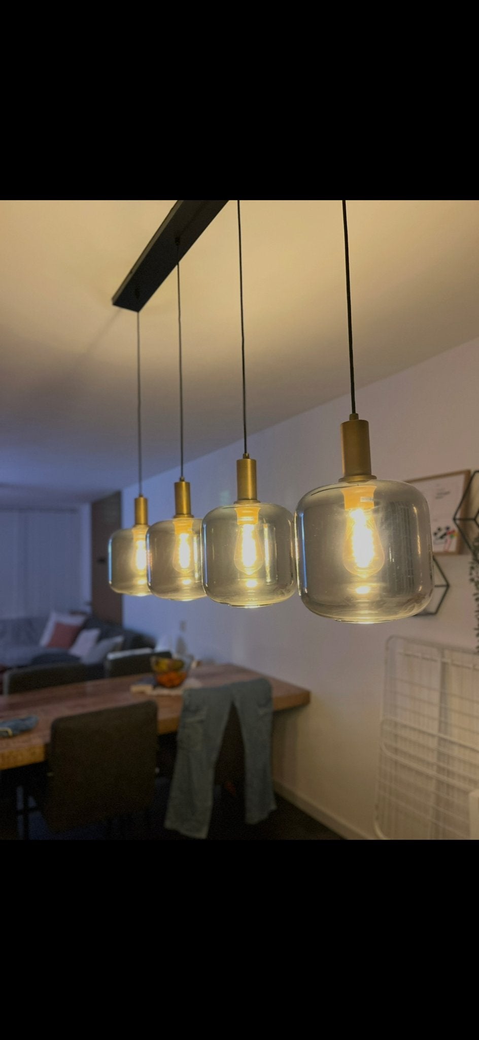Moderne hanglamp met 4 glazen kappen - perfect voor eettafel, Ophalen, Zo goed als nieuw, Glas, E27 (groot)