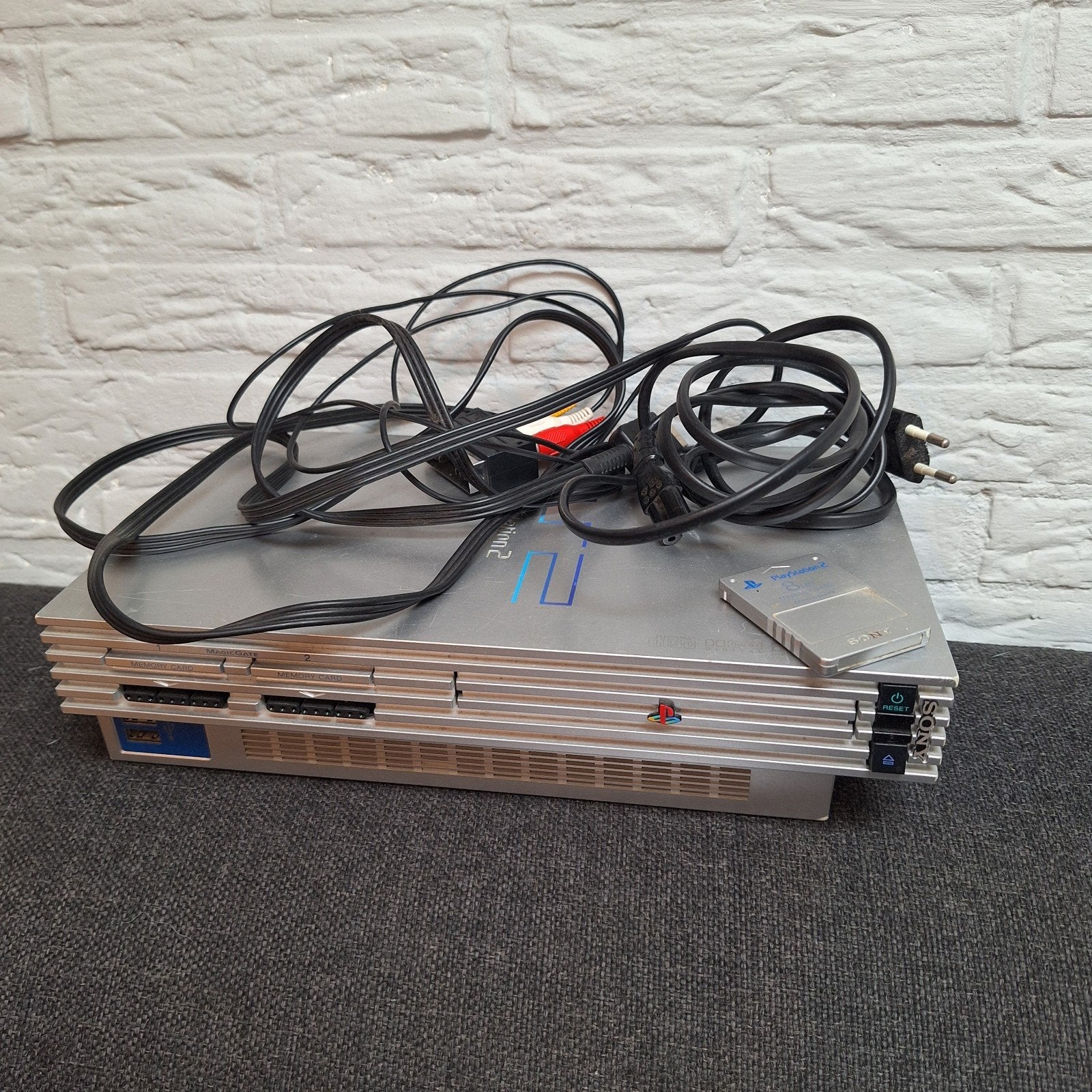 Sony PlayStation 2 (PS2) Slim Zilver met Geheugenkaart, 1 speler, Ophalen of Verzenden, Gebruikt
