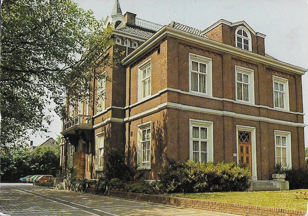 Q487 gelopen ansichtkaart hoofddorp gemeentehuis, Ophalen of Verzenden, 1980 tot heden, Gelopen