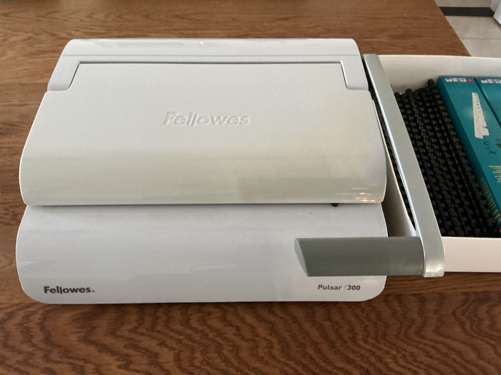 Fellowes Pulsar 300 inbindmachine + verschillende ringbanden, Ophalen of Verzenden, Gebruikt