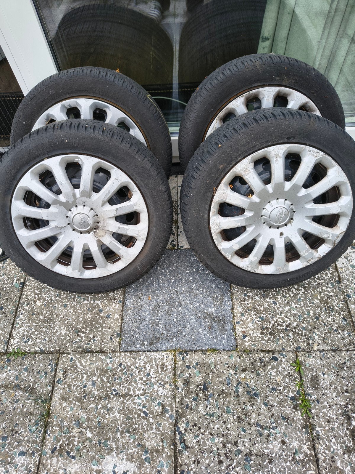 banden op velg met wieldoppen, Ophalen, Gebruikt