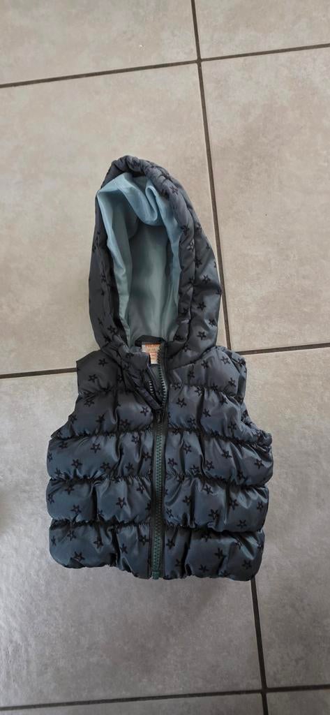 Hema Bodywarmer met capuchon - Maat 68 - Jongens, Gebruikt, Ophalen of Verzenden, Jasje, Hema
