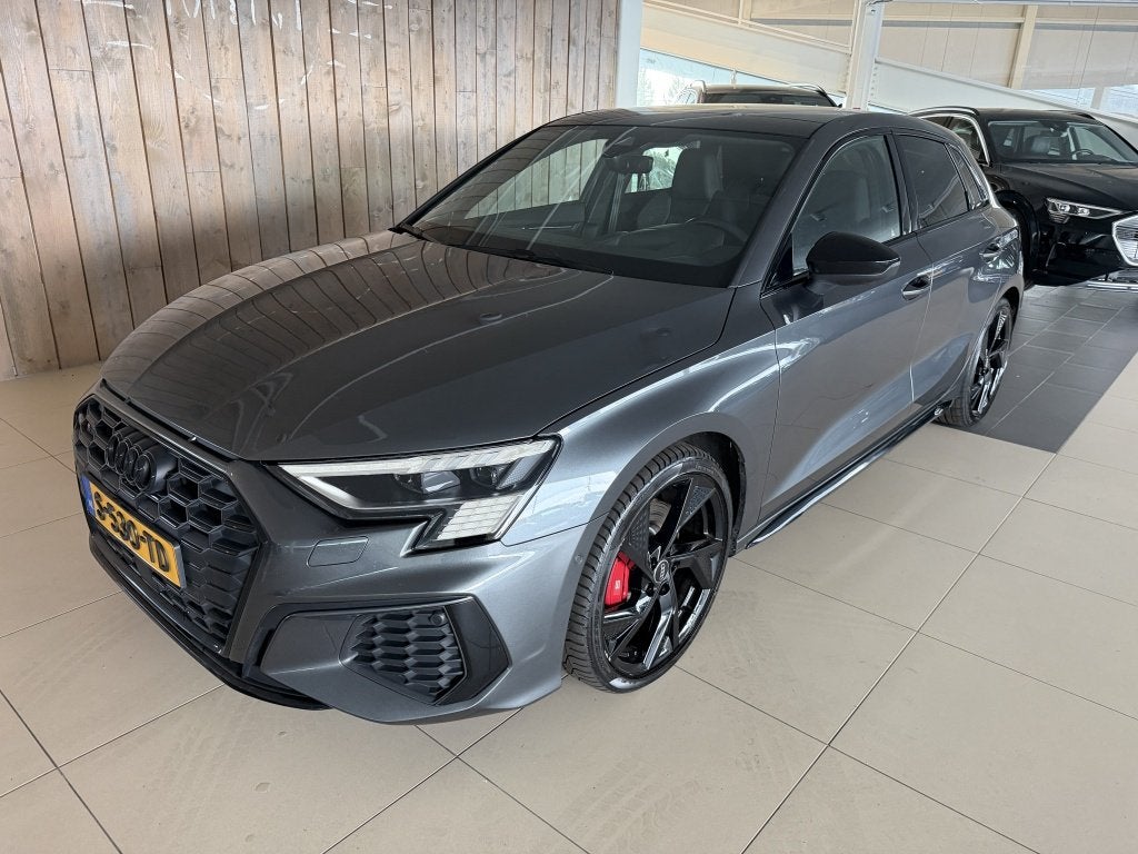 Audi S3 Sportback 2.0 TFSI Quattro Edition One (bj 2022), Auto's, S3, Gebruikt, Euro 6, 4 cilinders