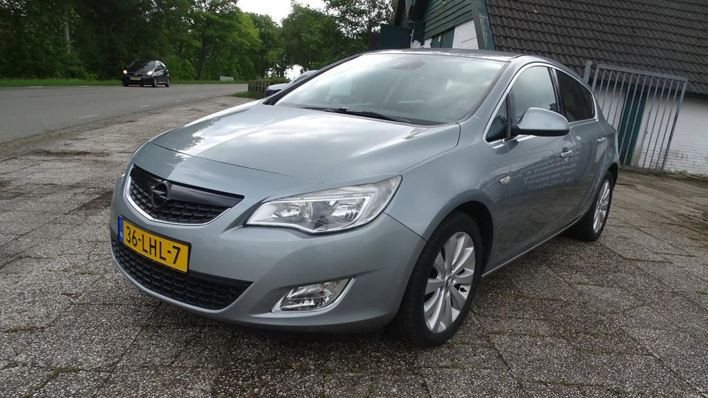 Opel Astra 1.6 Cosmo, Auto's, Voorwielaandrijving, Euro 5, 680 kg, 4 cilinders