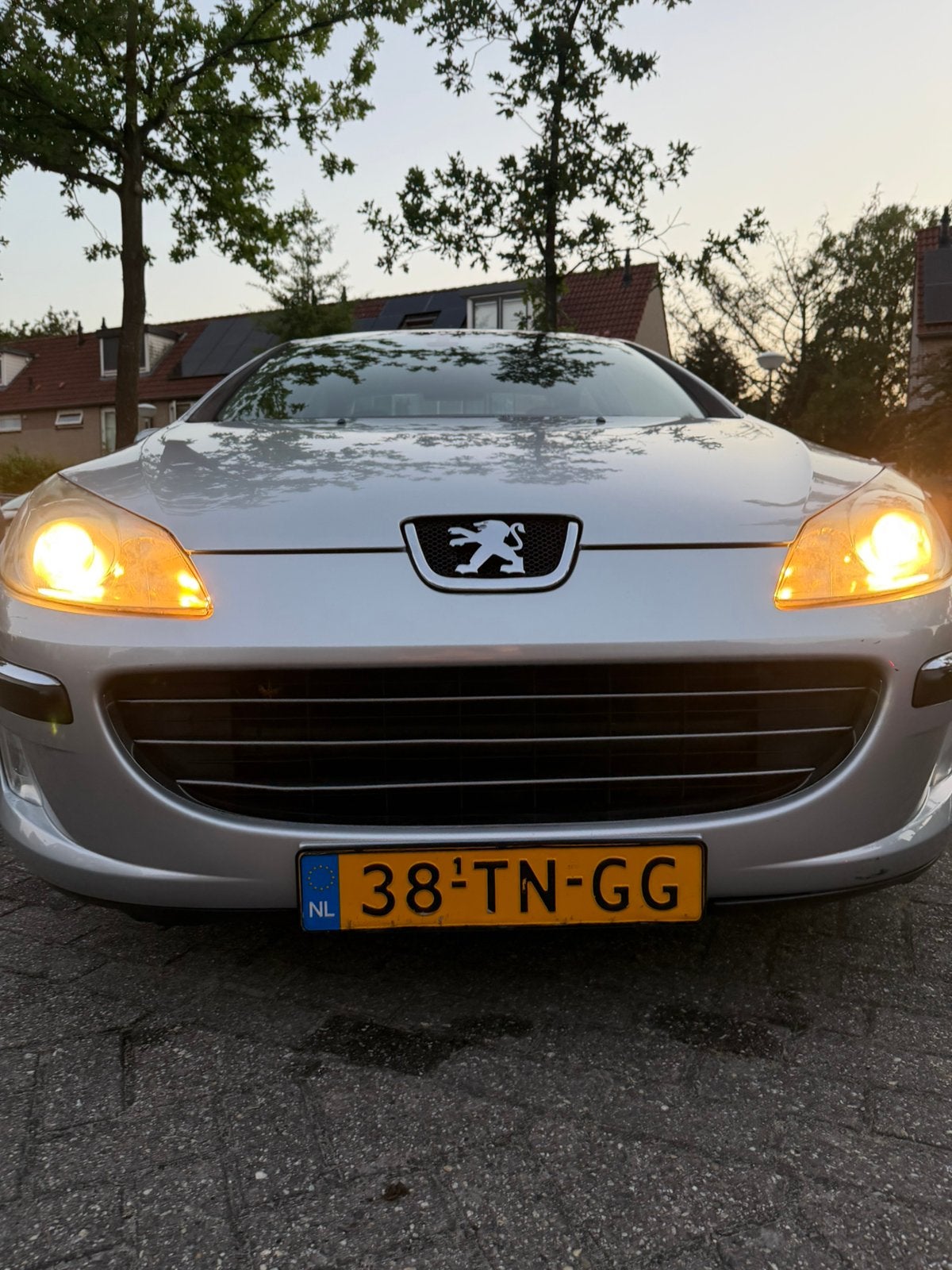 Peugeot 407 2.0 16V AUT 2006 Grijs, Auto's, 1800 kg, Zwart, 4 cilinders, 75 €/maand