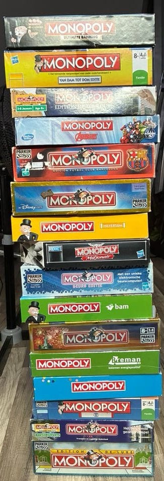 16 x Monopoly, Hobby en Vrije tijd, Gezelschapsspellen | Bordspellen, Ophalen of Verzenden, Zo goed als nieuw
