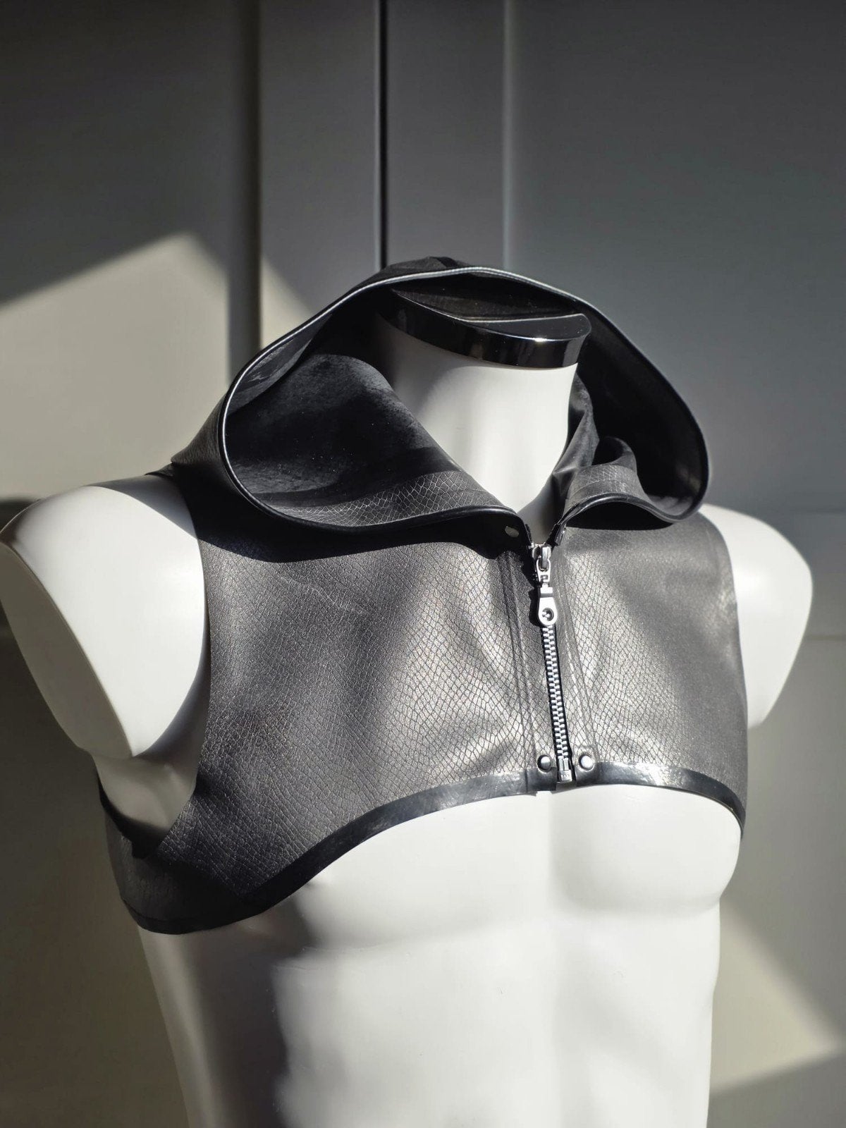Latex herenset L - Top + Boxer - Grijs/Zwart Reptiel Design, Kleding | Heren, Verzenden, Nieuw, Latexsensation