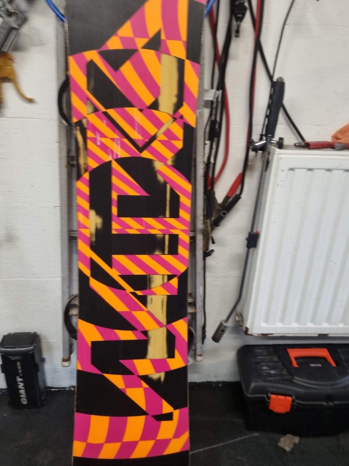 Gebruikt snowboard met bindingen - Blacklight design, Ophalen, Gebruikt, Board