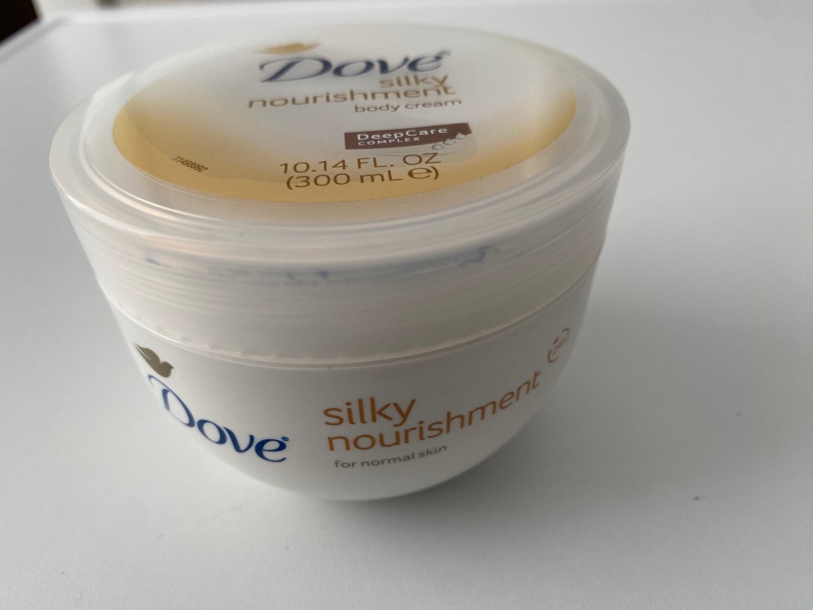 Pot 300ml DOVE Silky Rich Nourishment BodyCream 1 + 1 gratis, Ophalen of Verzenden, Nieuw, Bodylotion, Crème of Olie