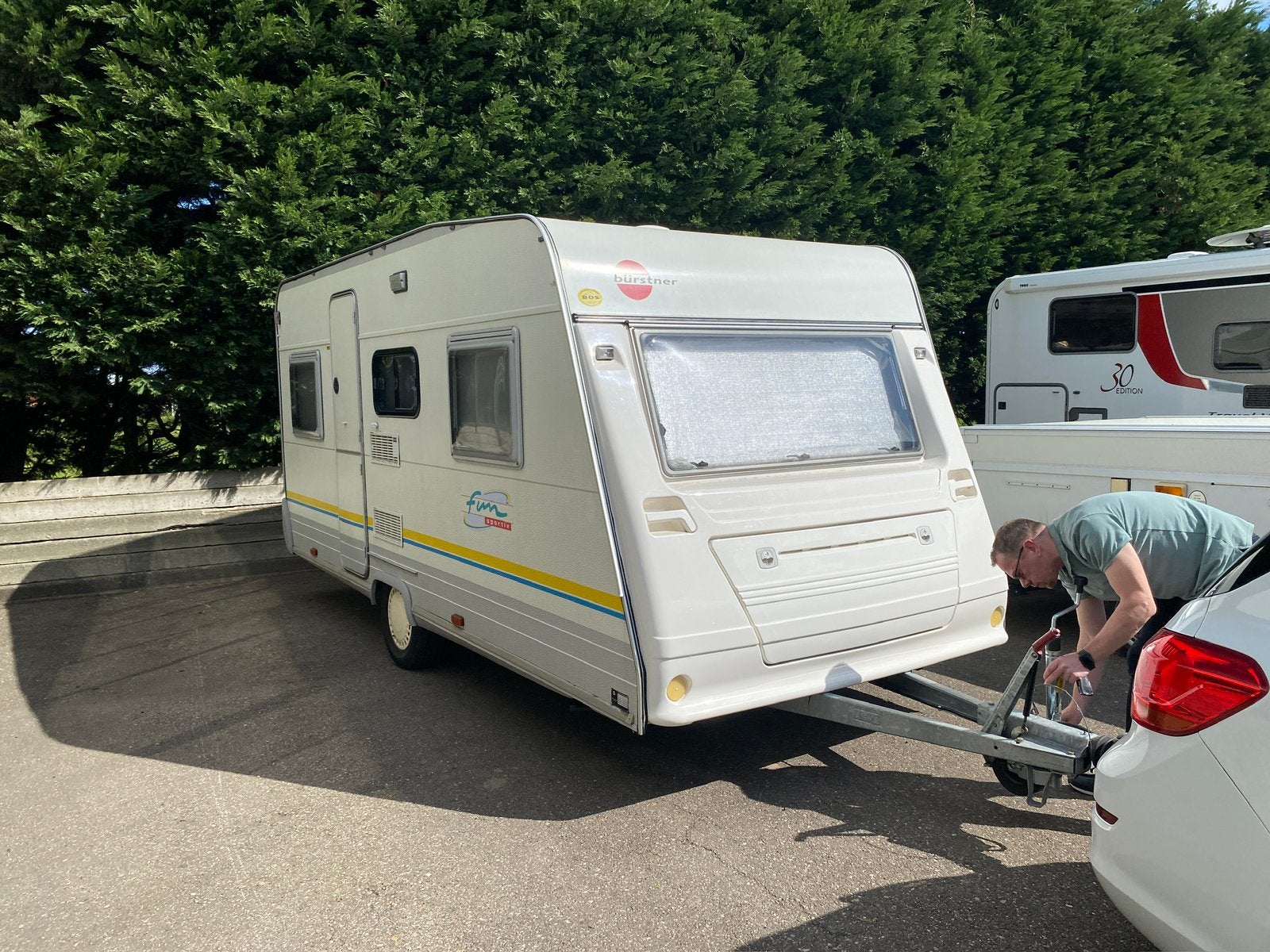 Bürstner caravan 435TN fun sportive, Caravans en Kamperen, Rondzit, Particulier, Tot en met 4, Koelkast