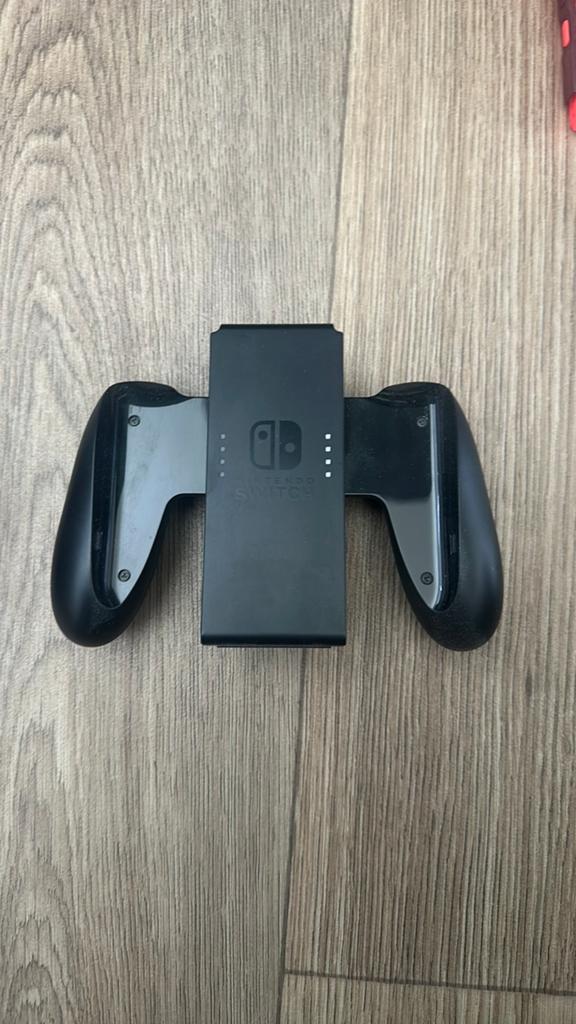 Nintendo Switch Joy-Con Grip Oplader, Spelcomputers en Games, Spelcomputers | Nintendo Switch Lite, Ophalen, Grijs, Gebruikt