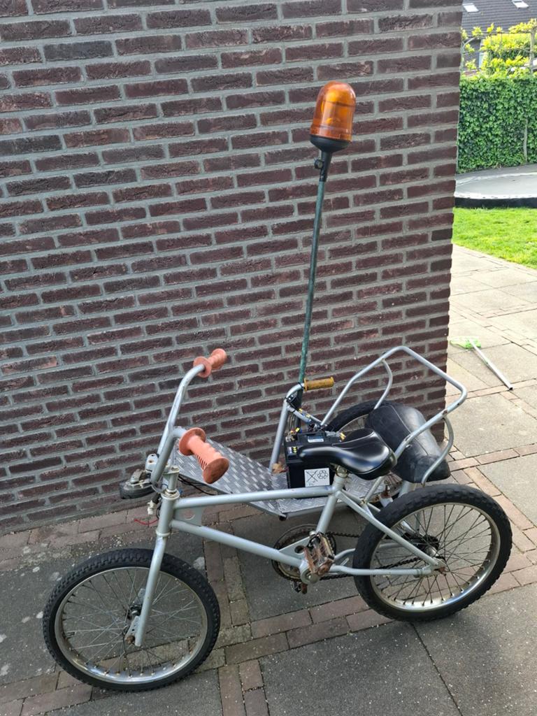 Unieke Bmx fiets met zijspan, toeter en zwaailicht, Fietsen en Brommers, Ophalen, Gebruikt, Terugtraprem, Zelfbouw