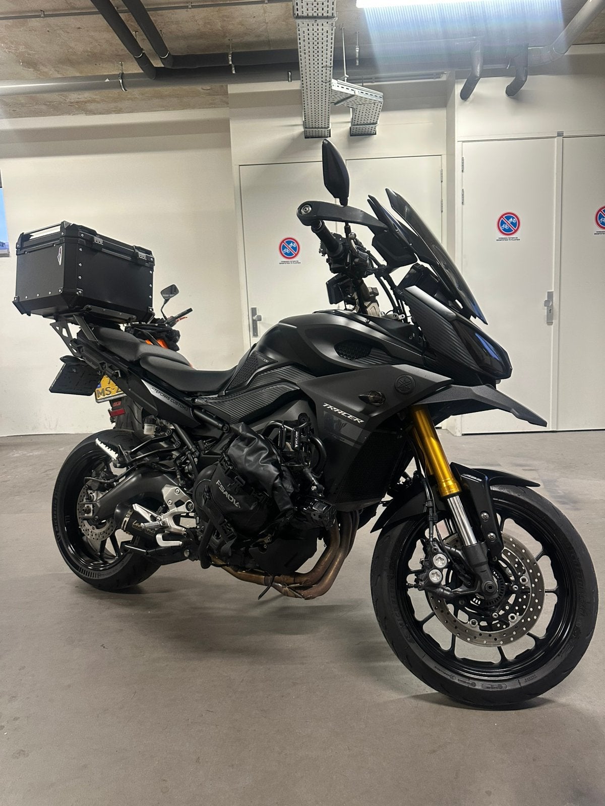 Yamaha MT-09 Tracer Triple Black 2017 | Vol Option LeoVince, Motorrijbewijs A, 3 cilinders, Particulier, Toermotor