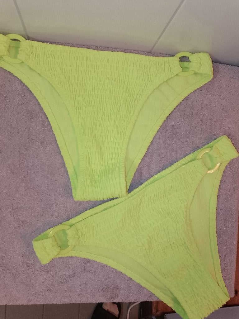 2 neon limegroene bikinibroekjes ringen CENSORED NY Maat S/M, Kleding | Dames, Badmode en Zwemkleding, Overige typen, Geel, Ophalen of Verzenden