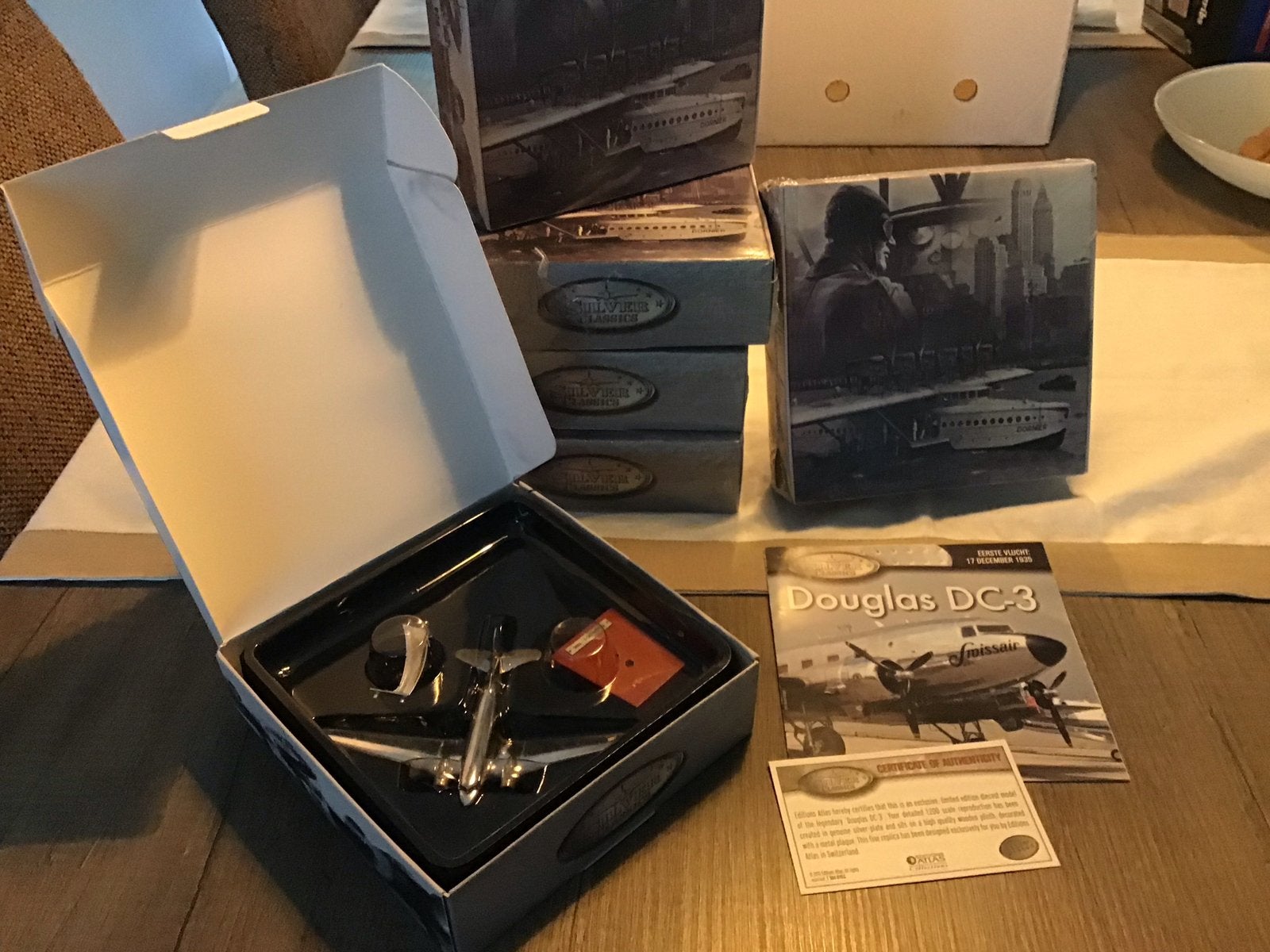 Douglas DC-3 Vliegtuigmodel - Silver Plated - Atlas Editions, Hobby en Vrije tijd, Overige merken, 1:200 of kleiner, Ophalen of Verzenden