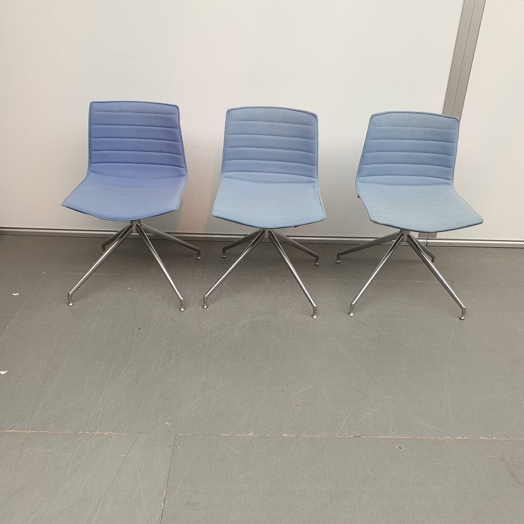 Arper Catifa design stoel - blauwe stof, Niet ingevuld, Gebruikt, Niet ingevuld, Niet ingevuld