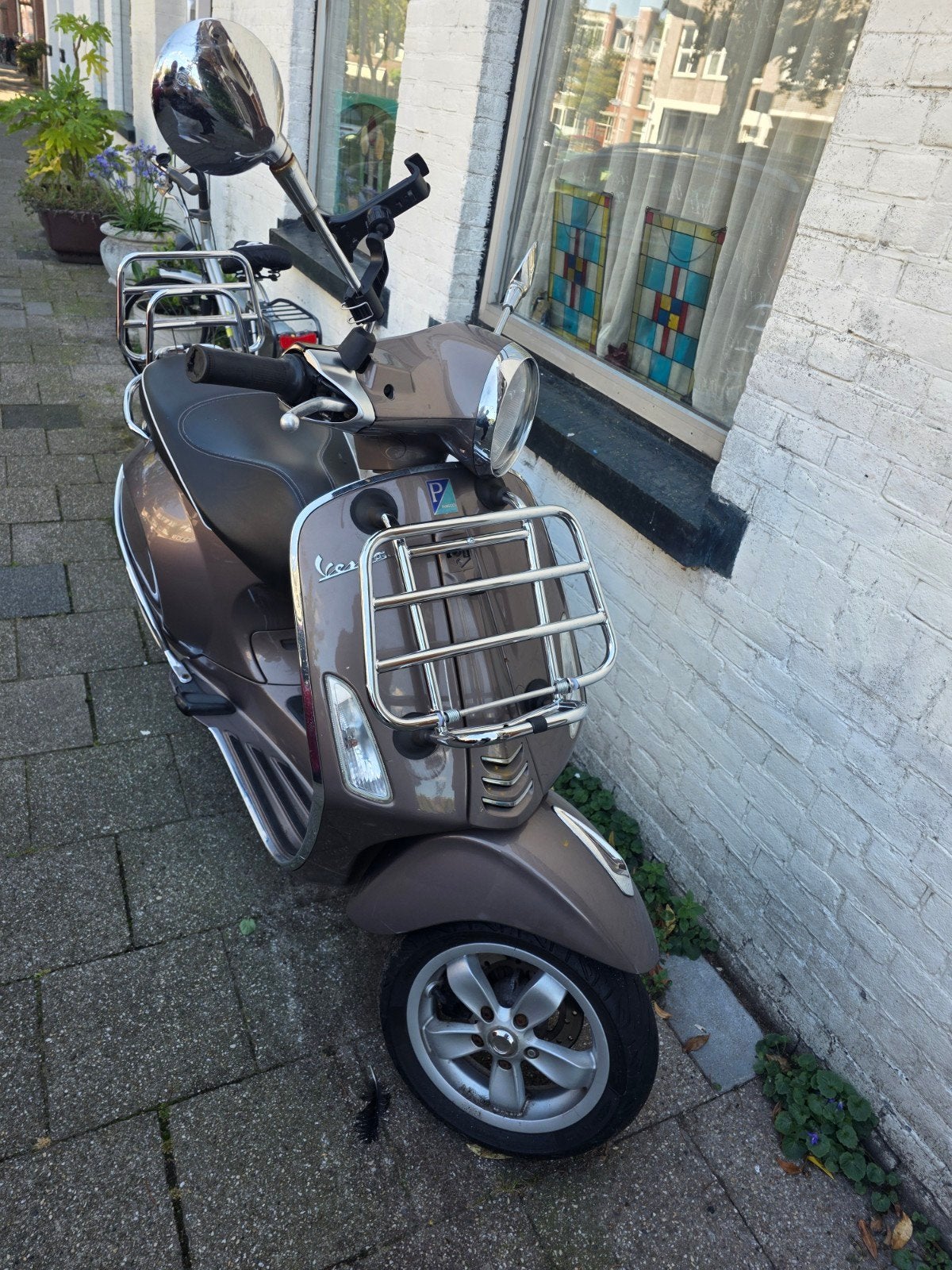 Vespa Primavera 2017 - Geel kenteken, Nieuwe gaskabel!, Fietsen en Brommers, Scooters | Vespa, Ophalen, Zo goed als nieuw, Benzine