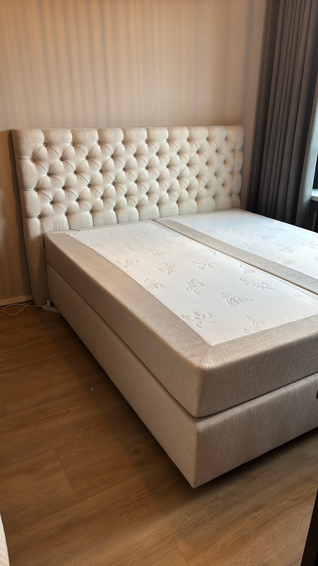 Swiss Sense boxspring Home 310 pure sandy, Huis en Inrichting, Ophalen, Zo goed als nieuw, Tweepersoons