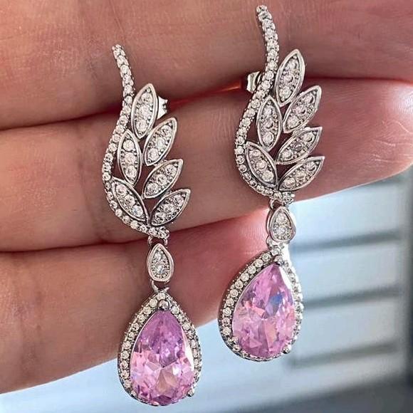 Prachtige oorbellen met licht roze steen, Verzenden, Zo goed als nieuw, Roze, Overige materialen