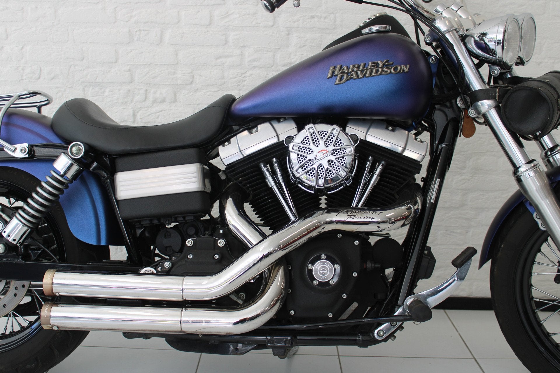 Harley-Davidson 96 FXDB Dyna Street Bob (bj 2010), Meer dan 35 kW, Overig, Tilburgseweg 43
4902TL  OOSTERHOUT NB, NL, Autobedrijf Jongmolen