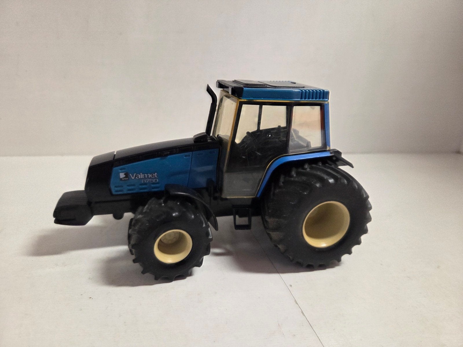 Britains Valmet 8750 1:32, ., Tractor of Landbouw, Britains, Ophalen of Verzenden