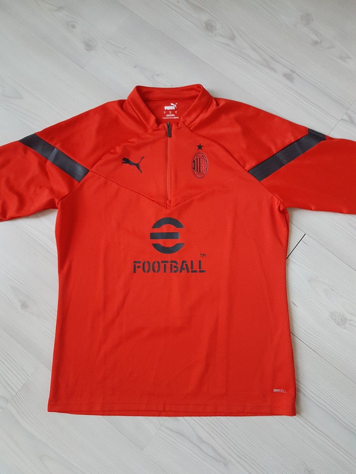 AC Milan heren trainingstop in size large, Sport en Fitness, Voetbal, Ophalen of Verzenden, Zo goed als nieuw, Shirt