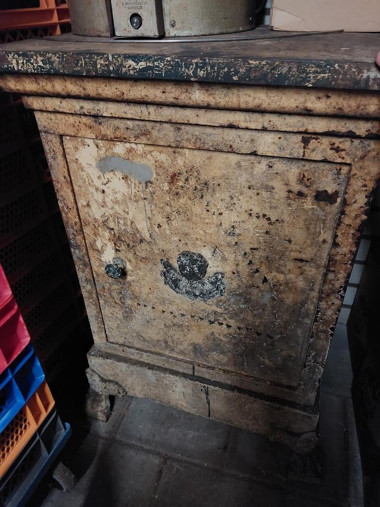 Antieke kluis - Decoratief en robuust, Antiek en Kunst, Ophalen
