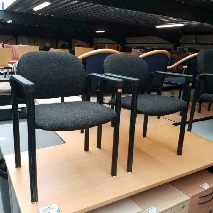 2x Mooie VEPA vergaderstoelen met nieuwe stof zwart, Ophalen, Gebruikt, Twee, Zwart