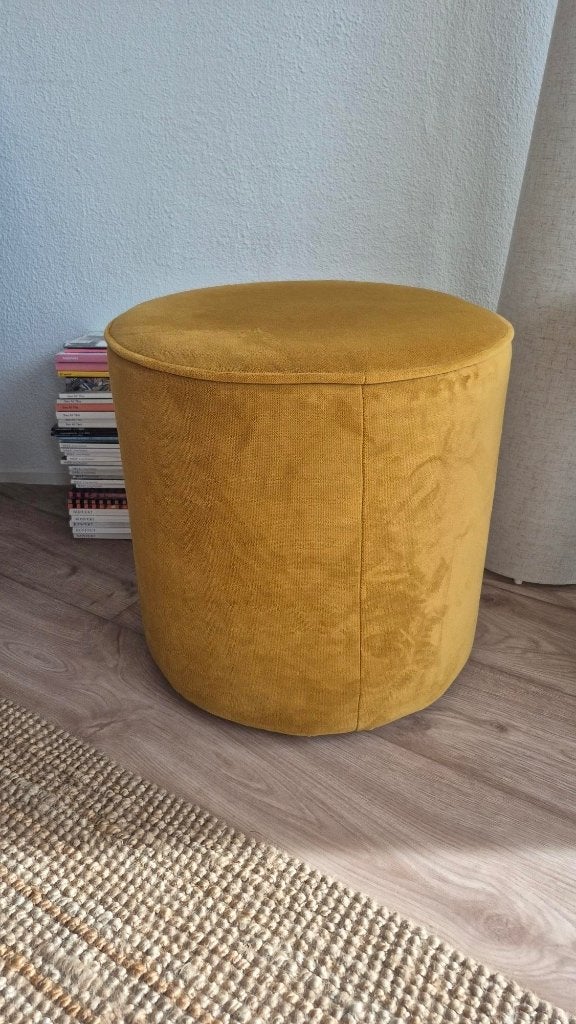 KARWEI Fluwelen poef oker, Ophalen, Minder dan 50 cm, Zo goed als nieuw, Stof