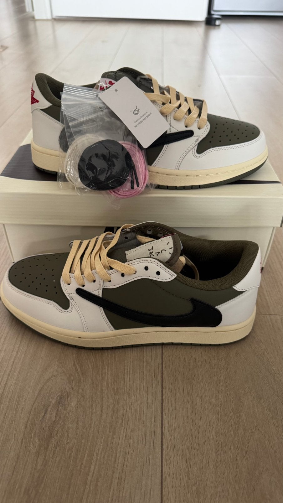 Travis Scott Olive Green, Overige kleuren, Nieuw, Ophalen of Verzenden, Sneakers of Gympen