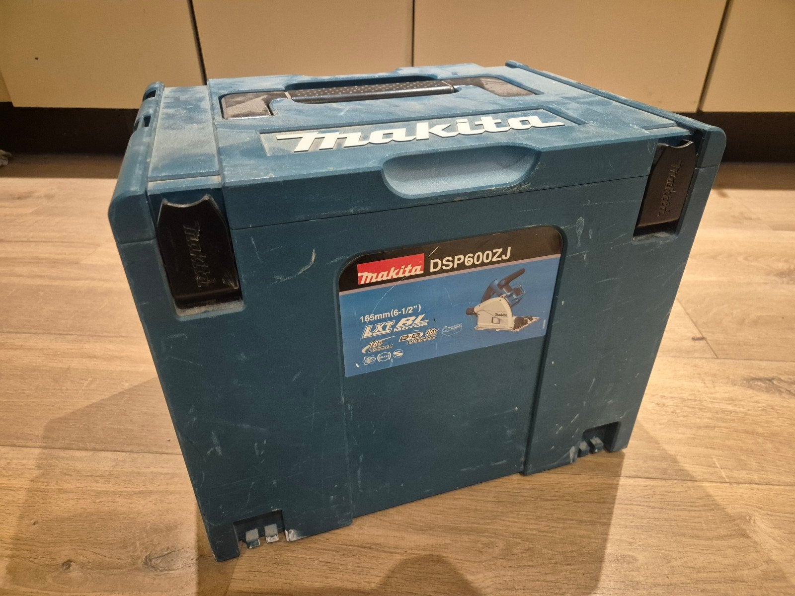 Makita DSP600ZJ invalzaag in Mbox, Gebruikt, Invalzaag, 70 mm of meer, Ophalen of Verzenden