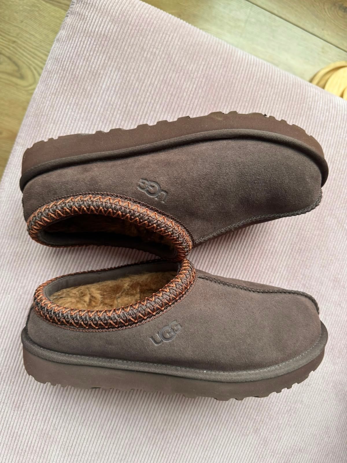 Ugg W Tasman II pantoffels - Maat 40 - Zo goed als nieuw, Ophalen of Verzenden, Zo goed als nieuw, Bruin, Pantoffels of Sloffen