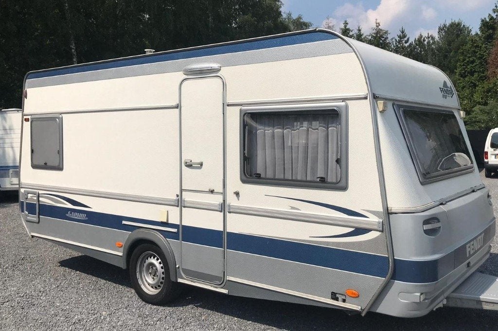 caravan Fendt 470 TF Saphir 2004 met voortent, fietsdrager, Caravans en Kamperen, Caravans, Omvormbare zithoek, Rondzit, Schokbreker