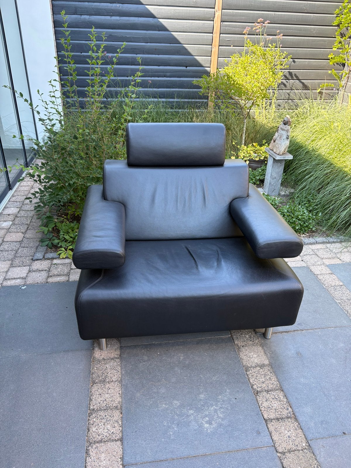 Zwarte leren cloak loveseat - Comfortabel en stijlvol, Huis en Inrichting, Fauteuils, Ophalen, Gebruikt, Leer, 75 tot 100 cm