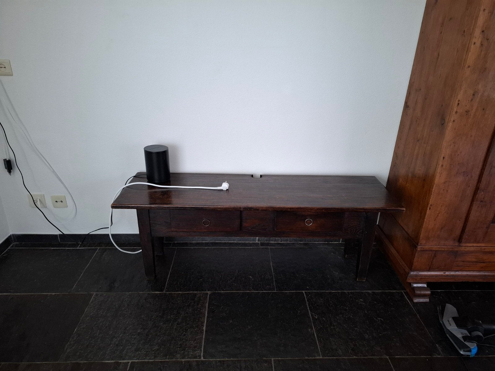 Donker antiek houten tv meubel 140cm met 2 laatjes, Ophalen, Minder dan 50 cm, Gebruikt, Eikenhout