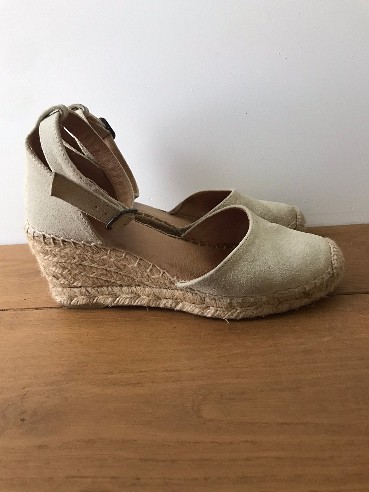 Sandalen, sleehak wit maat 36, Wit, Sandalen of Muiltjes, Zo goed als nieuw, Ophalen