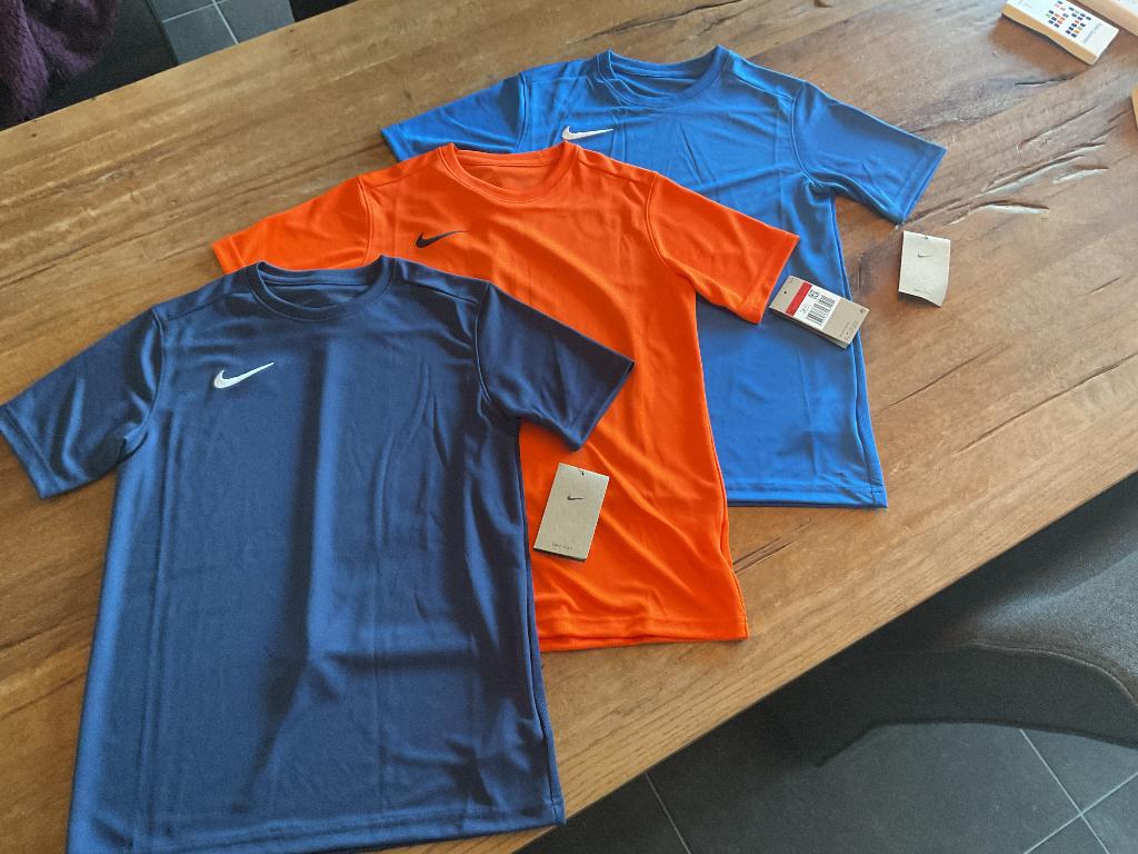 3 Nike t-shirts maat 164, Kinderen en Baby's, Kinderkleding | Maat 164, Ophalen, Nieuw, Shirt of Longsleeve, Nike