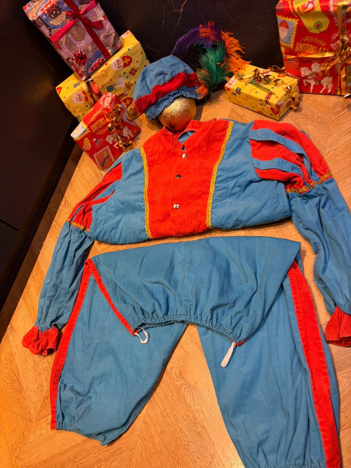 Pietenpak blauw rood maat xl ribstof handwerk sinterklaas, Diversen, Sinterklaas, Ophalen of Verzenden
