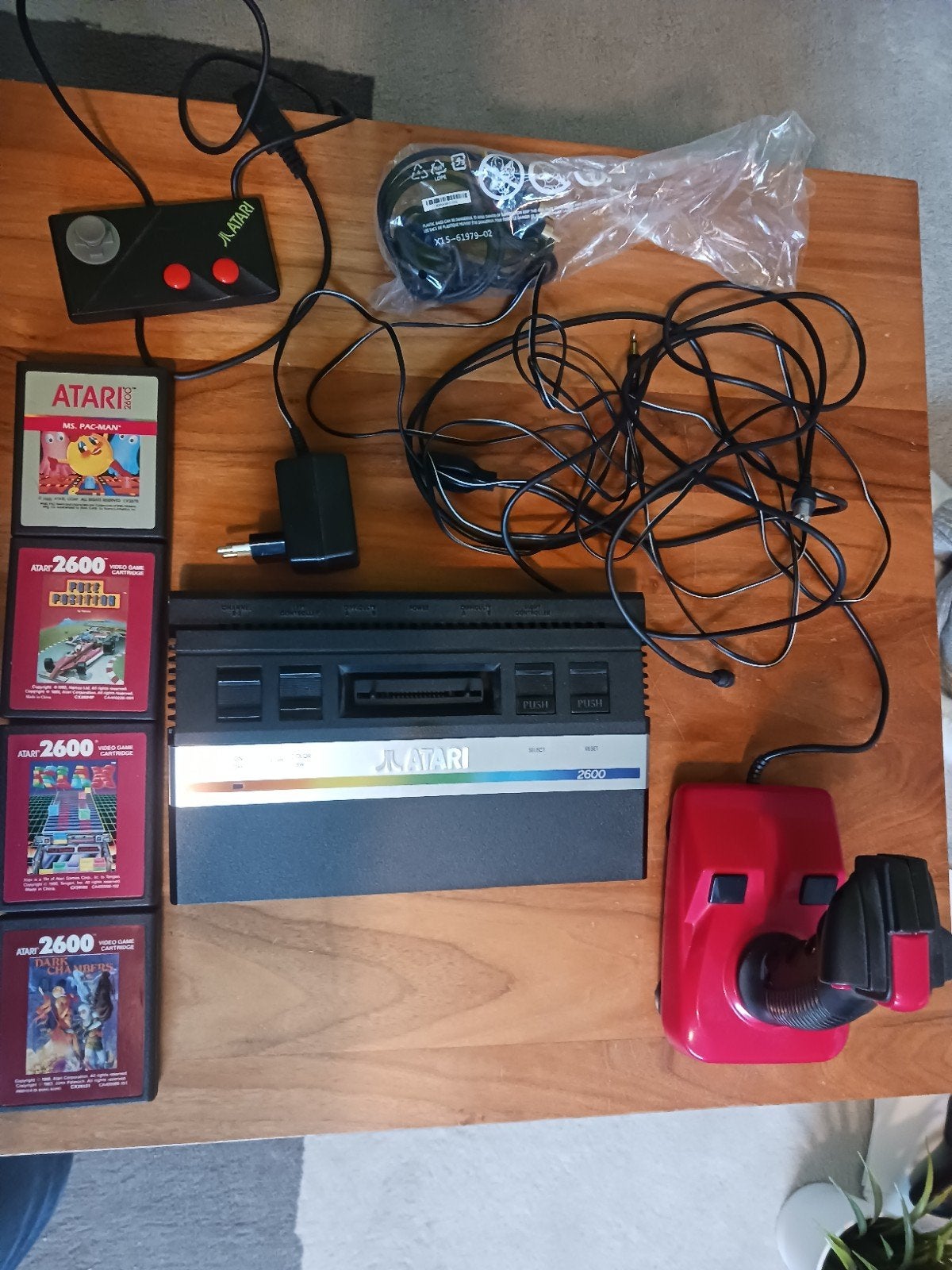 Atari 2600 Compleet met Joystick en 4 Spellen, Ophalen of Verzenden