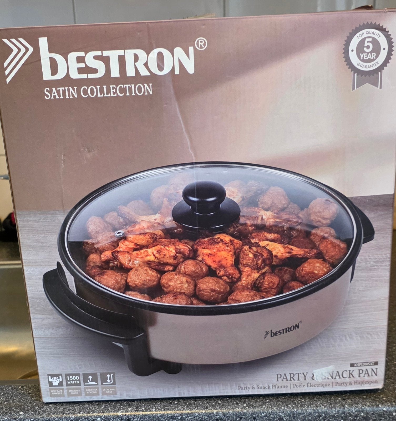 Bestron Satin Collection Party & Snack Pan 1500W, Verzenden