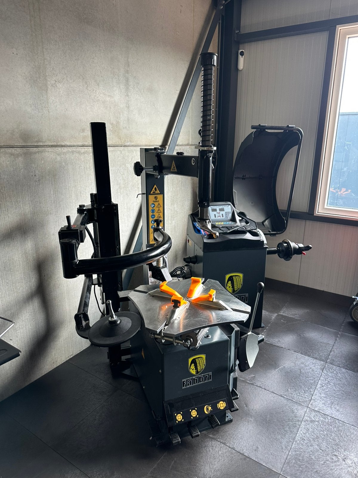 Fabbri bandendemonteermachine met hulparm ZH626F / Nieuw, Auto diversen, Ophalen, Nieuw