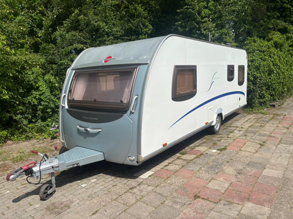 Burstner Trecento 525 TS - Ruime gezinscaravan met voortent, Caravans en Kamperen, Caravans, Queensbed, Rondzit, Particulier, Bürstner