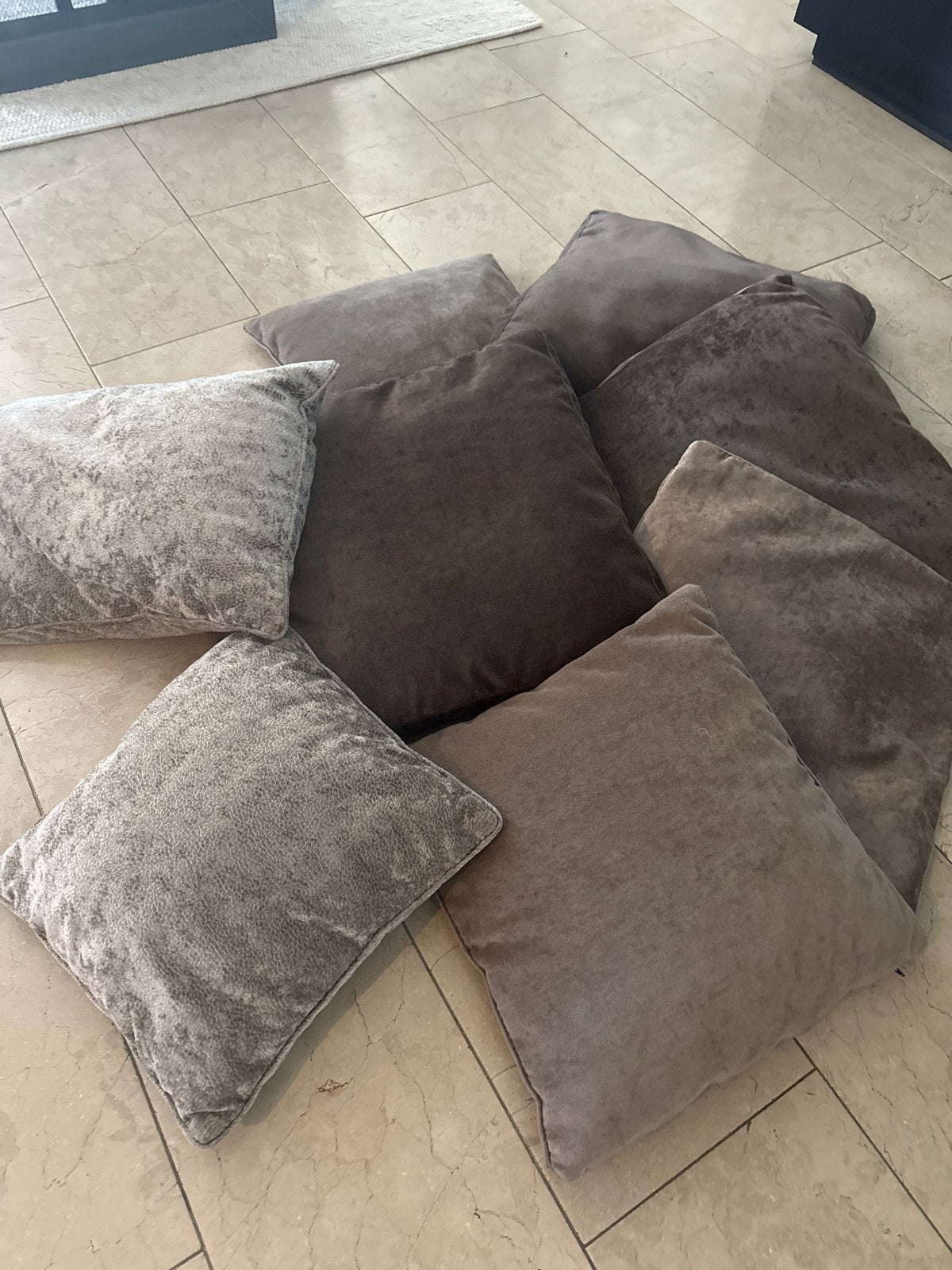 8 prachtige velourse kussens, bruin taupe kleur, Ophalen, Gebruikt, Bruin, Sierkussen